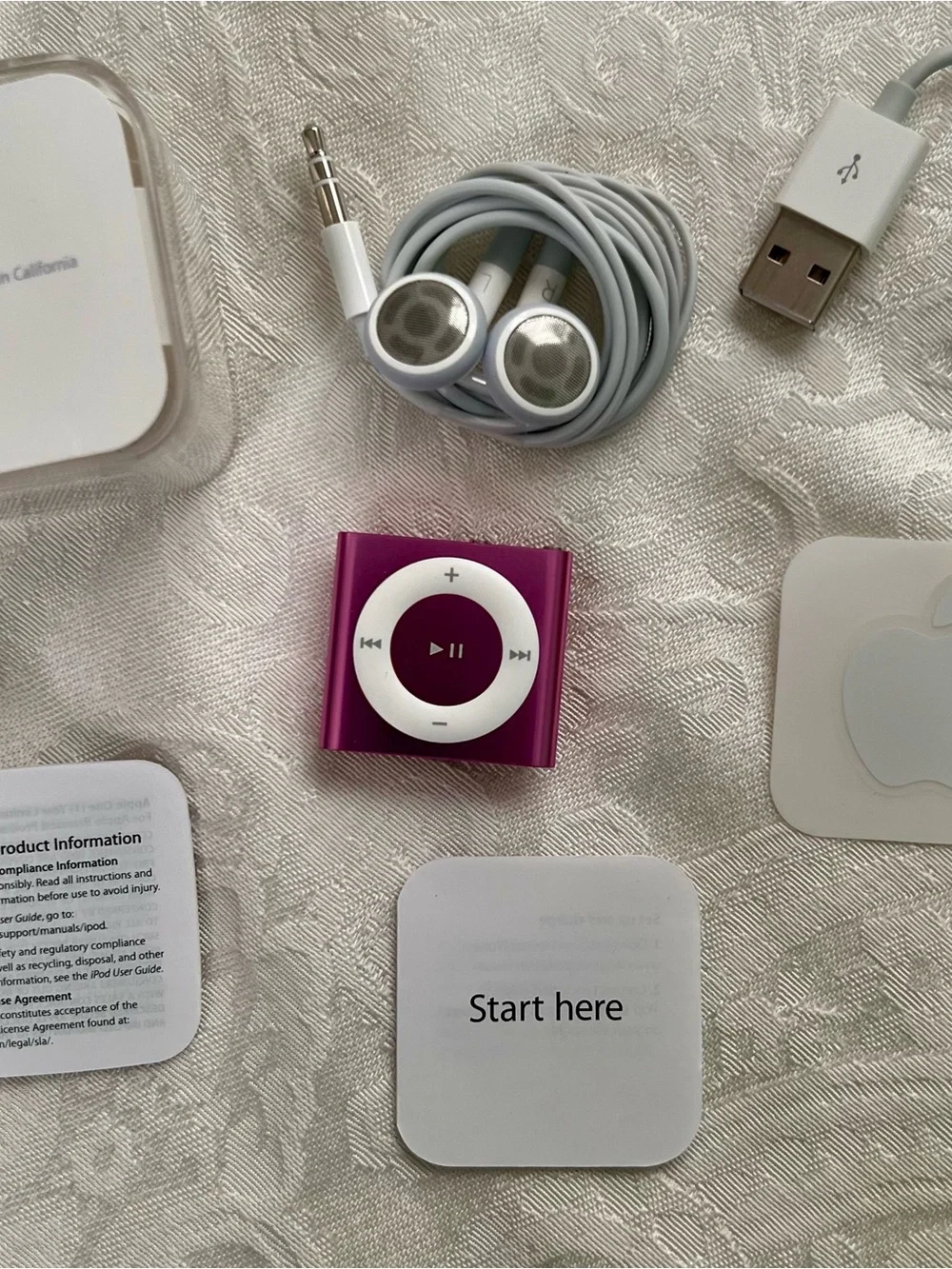 Apple Pink Clip MP3 Player with White Click Wheel